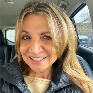 Meet your Posher, Debbie